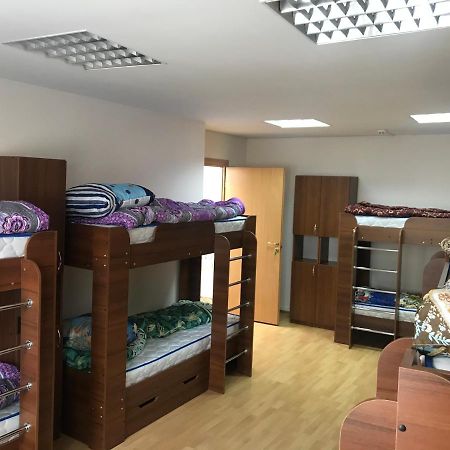 אוזהורוד Міни-Хостел Родинного Типу Dubai מראה חיצוני תמונה