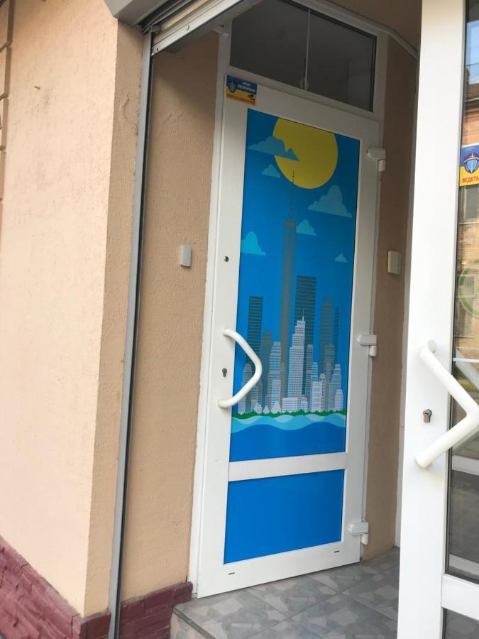 אוזהורוד Міни-Хостел Родинного Типу Dubai מראה חיצוני תמונה