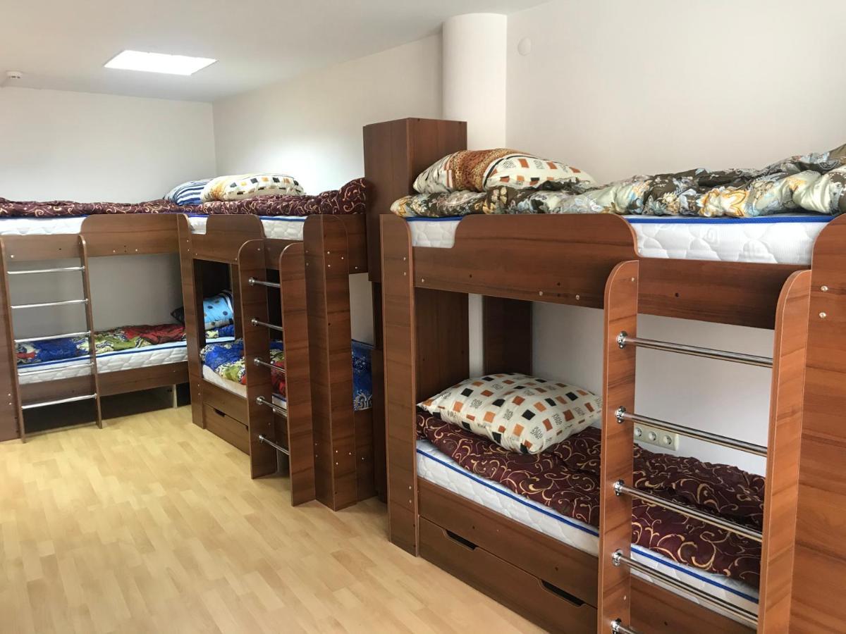 אוזהורוד Міни-Хостел Родинного Типу Dubai מראה חיצוני תמונה