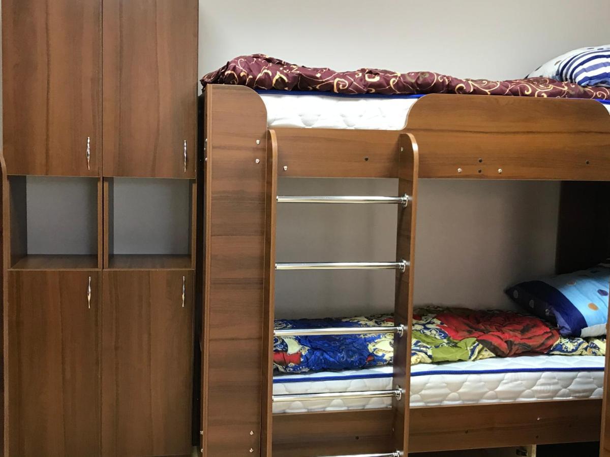 אוזהורוד Міни-Хостел Родинного Типу Dubai מראה חיצוני תמונה